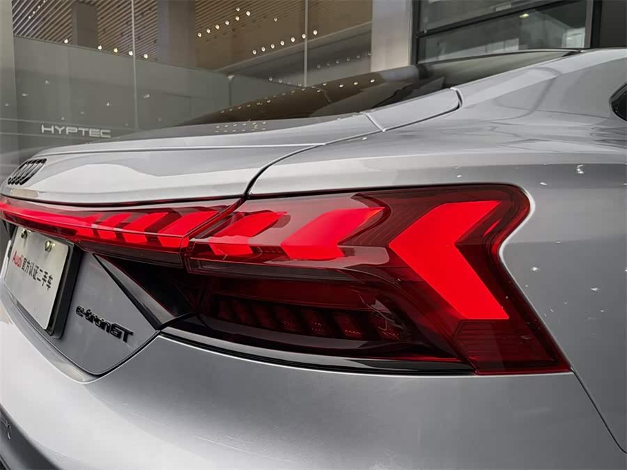 Audi RS e-tron GT car image #14