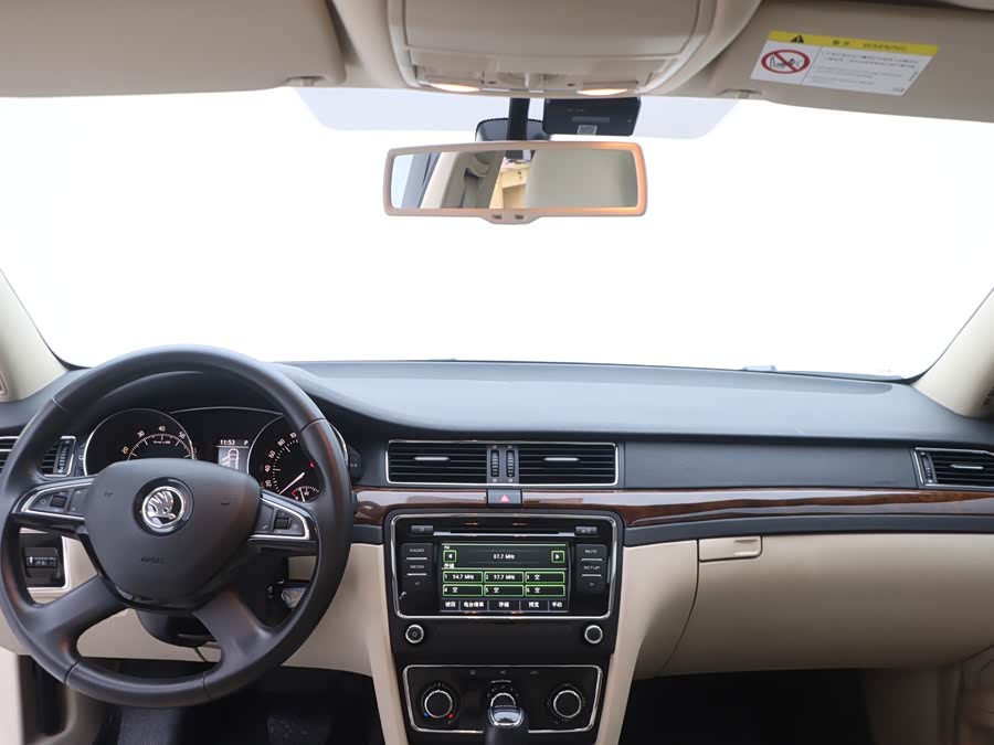 Skoda Superb 2015 car image #14