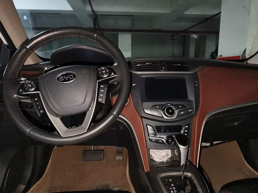 BYD G5 2015 #14 BYD G5 2015 car image #14