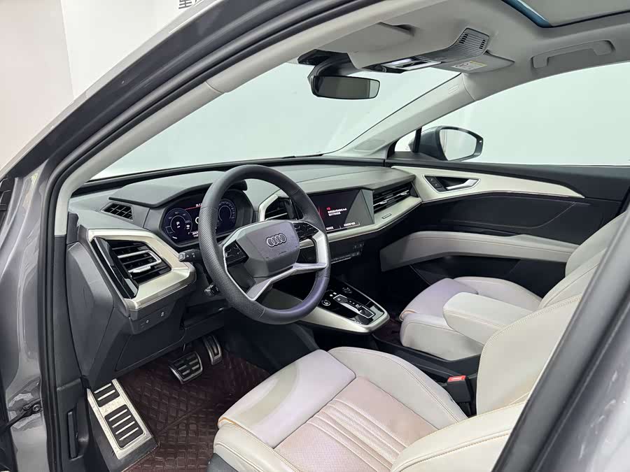 Audi Q5 e-tron 2023 immagine di auto #14