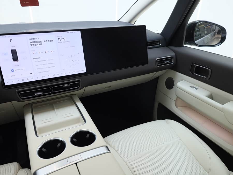 理想汽车 理想MEGA 2024 汽车图片 #14