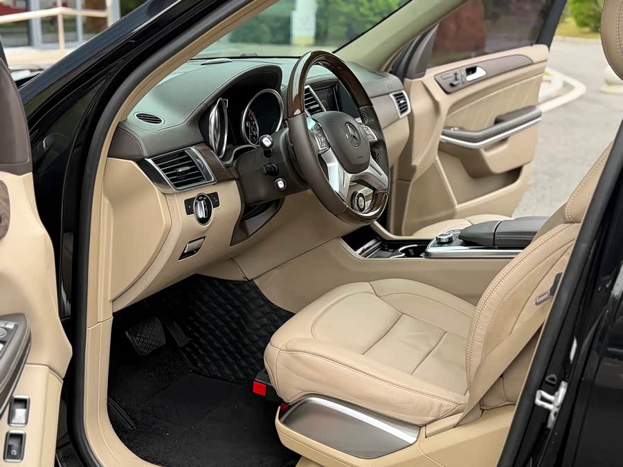 Mercedes-Benz GL Class 2014 immagine di auto #14