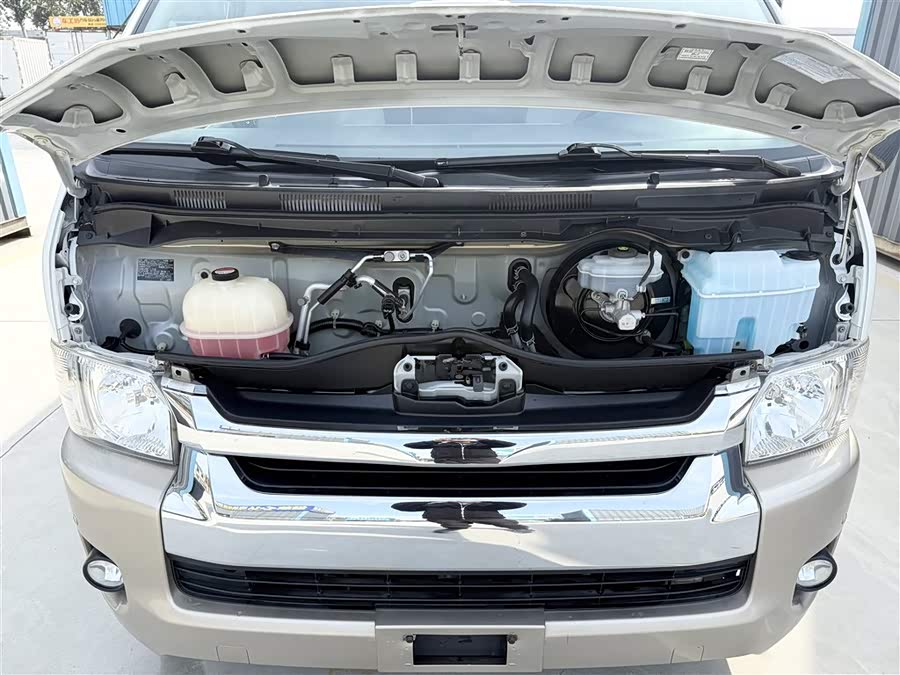 Toyota Hiace 2016 car image #14