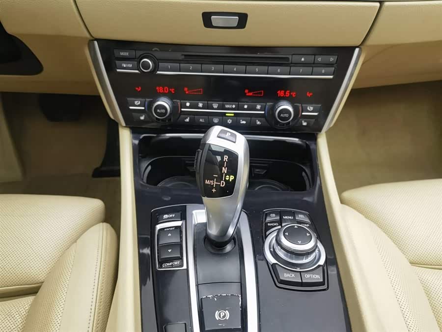 BMW 5 Series GT 2013 immagine di auto #14