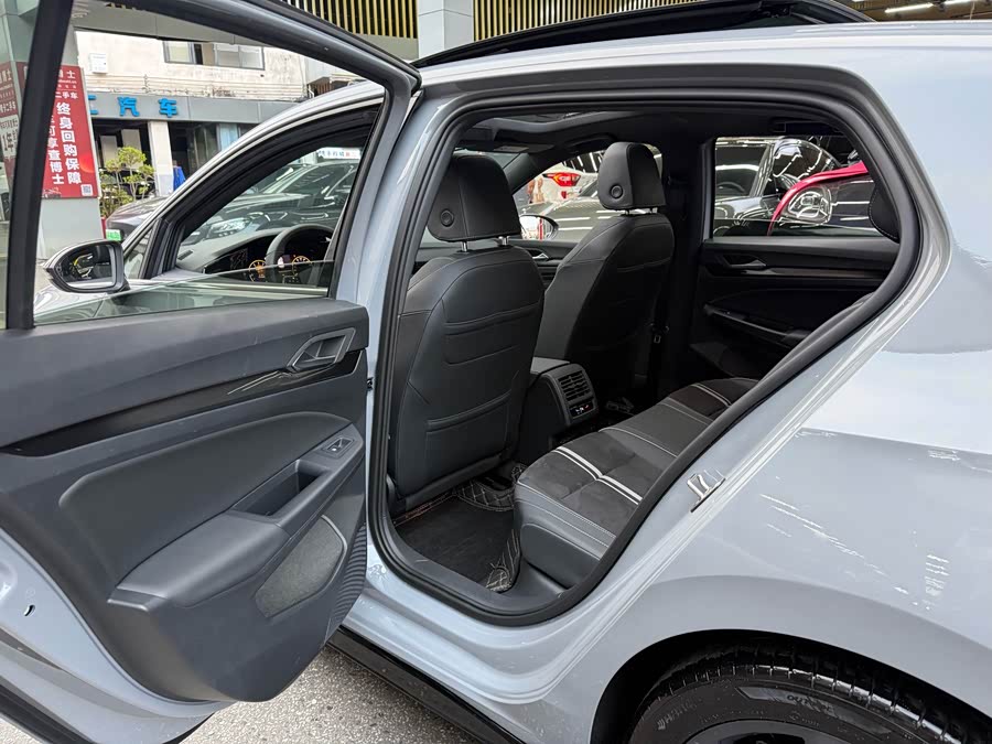 Volkswagen Golf 2022 car image #14