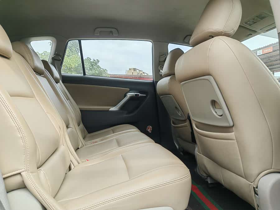 Toyota Reiz 2011 immagine di auto #14