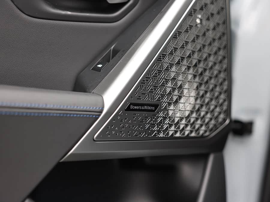 BMW i5 M60 2025 car image #14