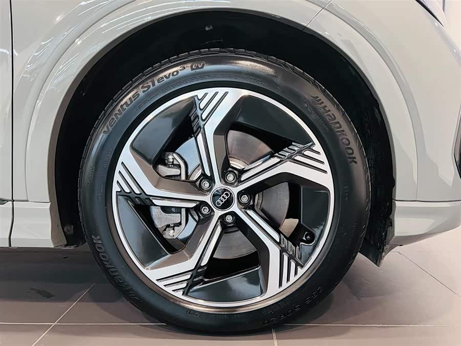 Audi Q4 e-tron 2024 imagem de carro #14