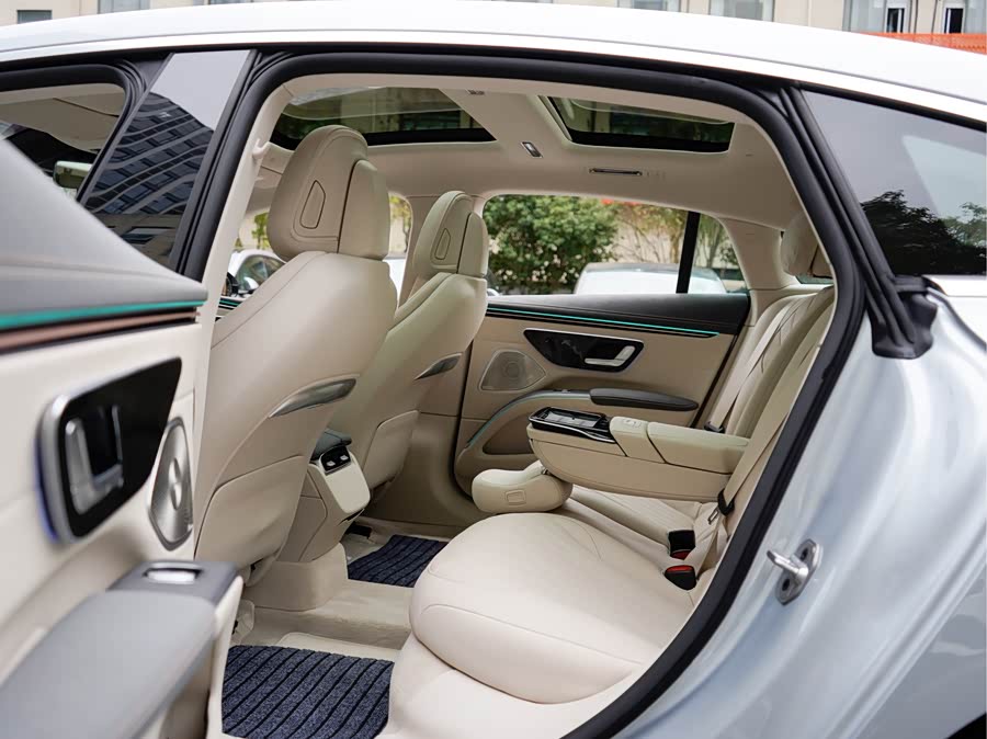 Mercedes-Benz EQS Class 2024 صورة سيارة #14