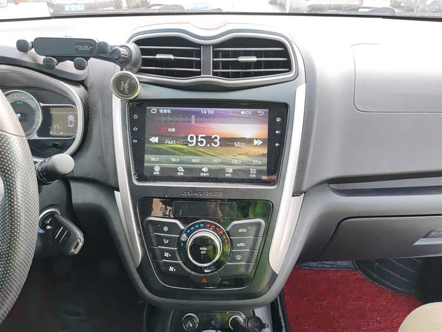 SWM X3 2019 صورة سيارة #14