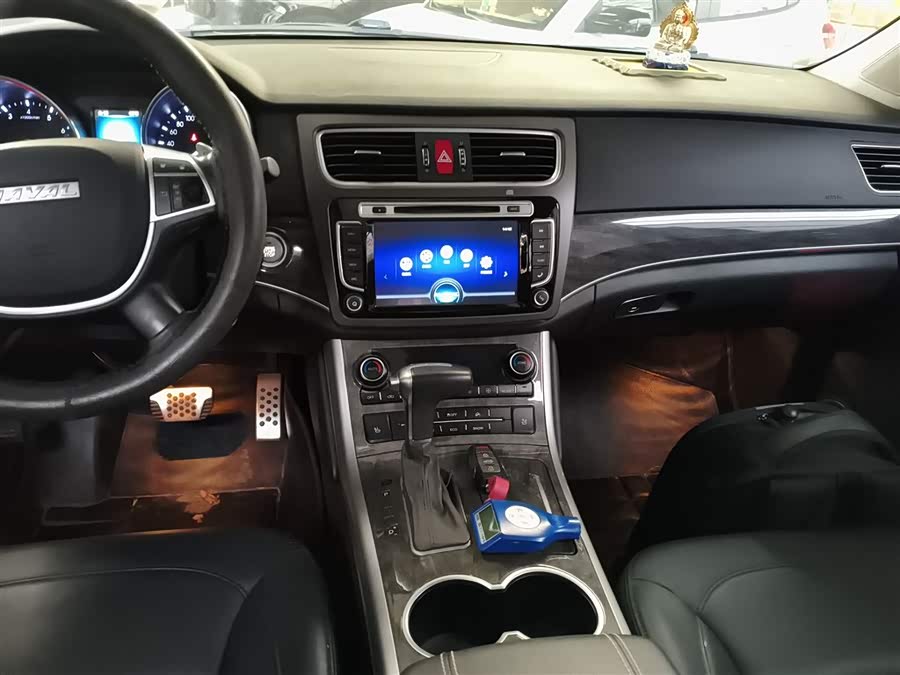 Haval H8 2017 car image #14