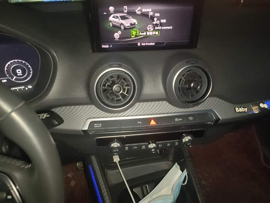 Audi Q2L e-tron 2020 #14 Audi Q2L e-tron 2020 car image #14