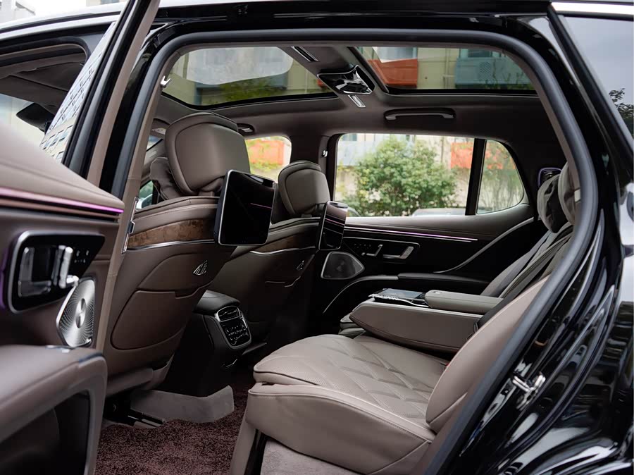 Mercedes-Benz MaybachEQS SUV 2025 immagine di auto #14