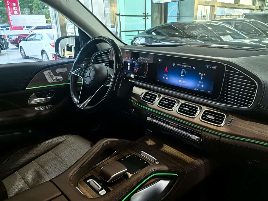 Mercedes-Benz GLS Class 2023 immagine di auto #14