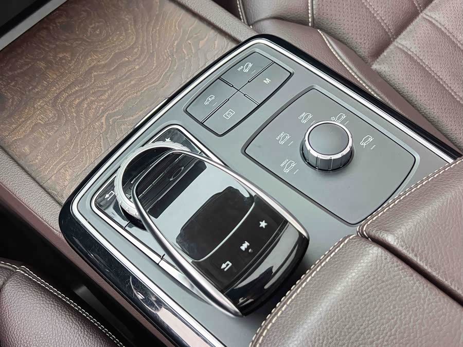 Mercedes-Benz GLS Class 2018 car image #14