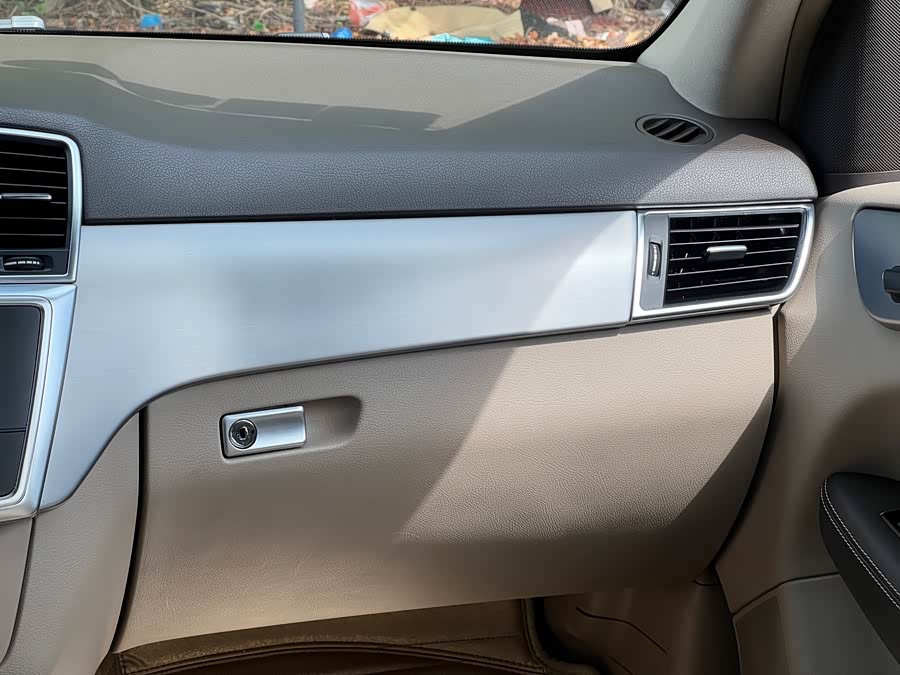 Mercedes-Benz M Class 2015 car image #14