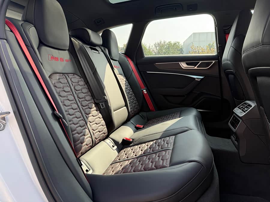 Audi RS 6 2025 car image #14