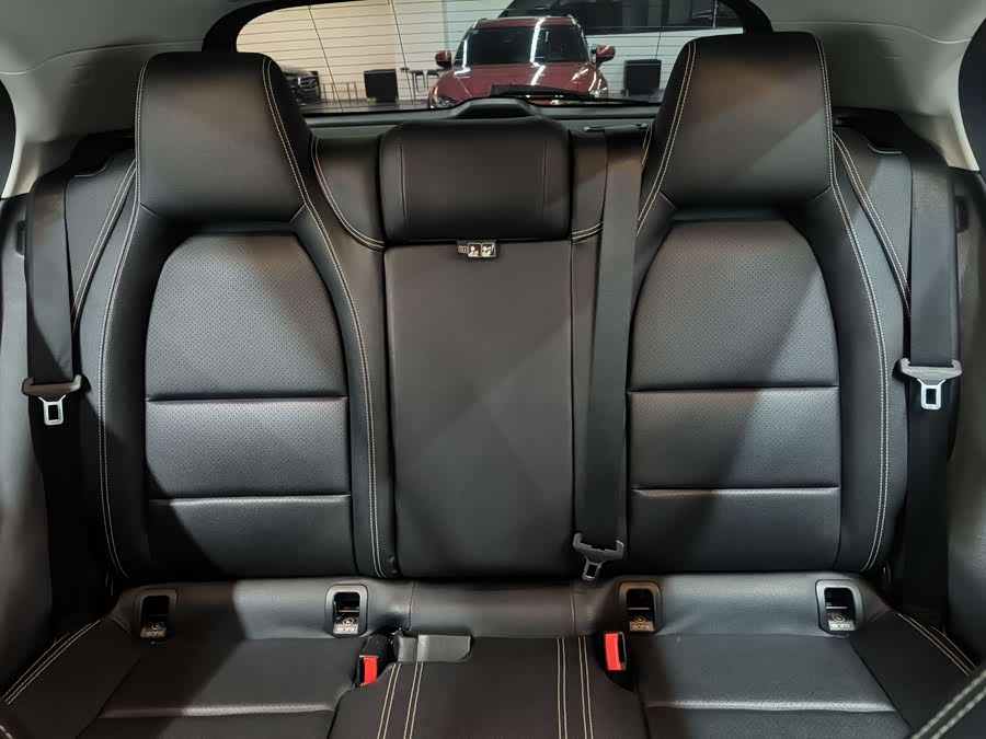 Mercedes-Benz GLA Class 2018 car image #14