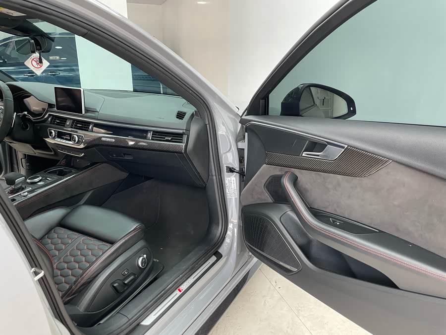 Audi RS 4 2019 immagine di auto #14