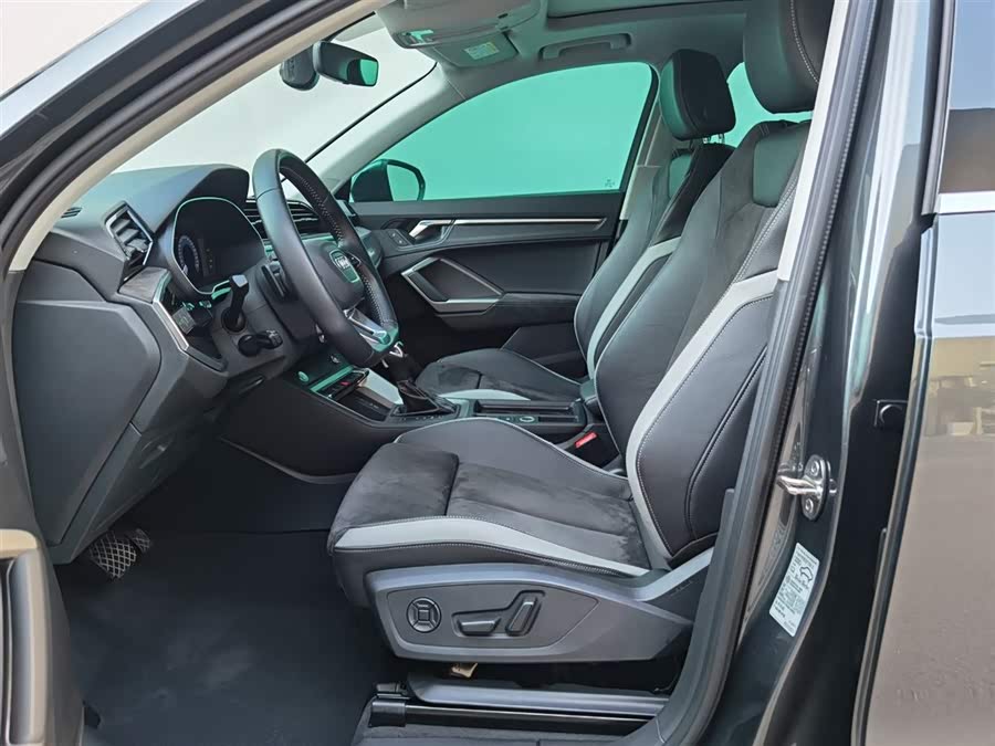Audi Q3 2020 car image #14