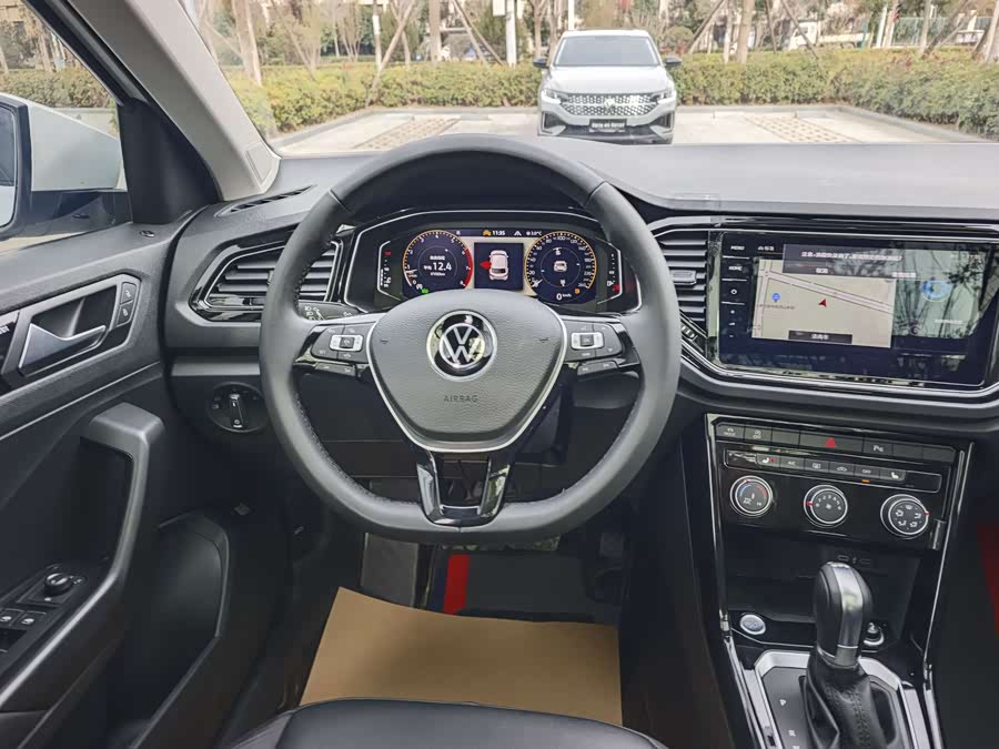 Volkswagen T-Roc 2022 #14 Volkswagen T-Roc 2022 car image #14