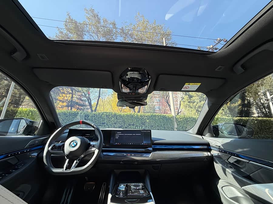 BMW i5 M60 2025 car image #14