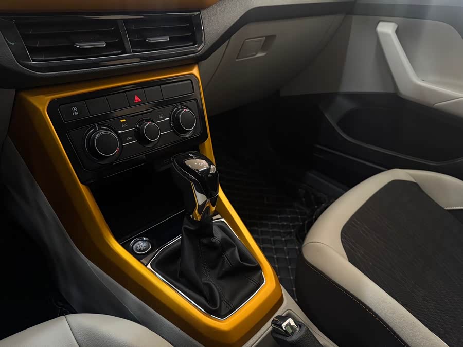 Volkswagen T-Cross 2021 #14 Volkswagen T-Cross 2021 car image #14
