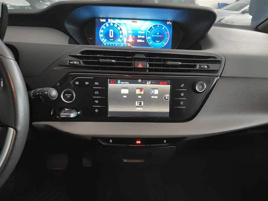 Citroen C4 PICASSO 2017 صورة سيارة #14