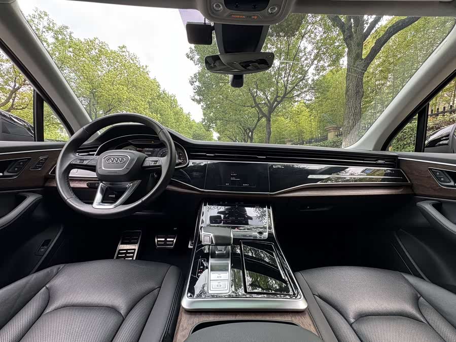 Audi Q7 2023 car image #14