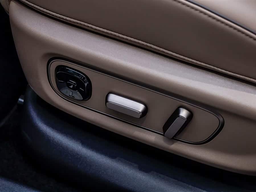 理想汽车 理想i6 2025 汽车图片 #14