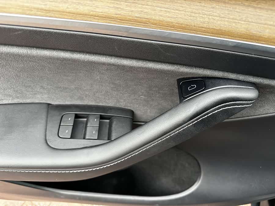 Tesla Model Y 2022 #14 Tesla Model Y 2022 car image #14