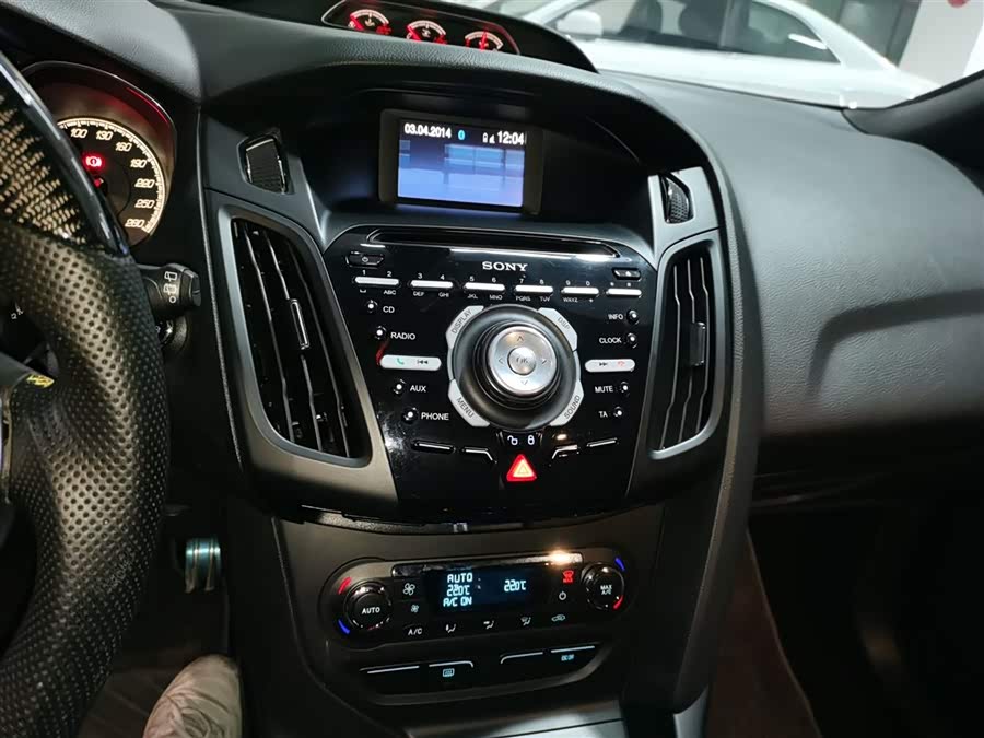 Ford Focus (Imported) 2015 #14 Ford Focus (Imported) 2015 car image #14