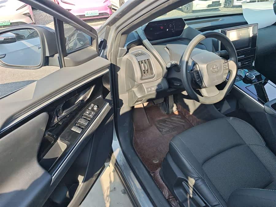 Toyota bZ4X 2024 immagine di auto #14