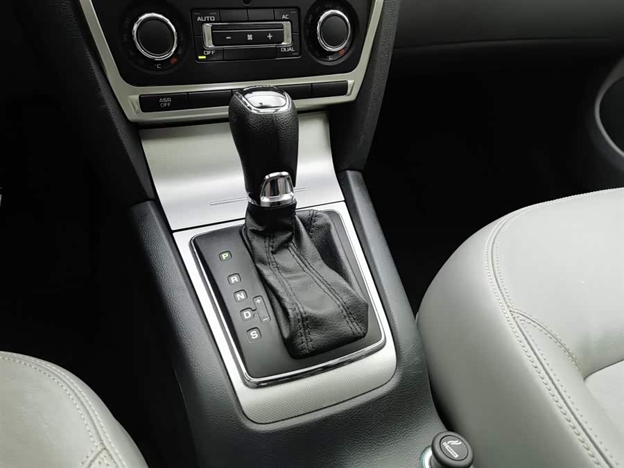 Skoda Octavia 2014 car image #14