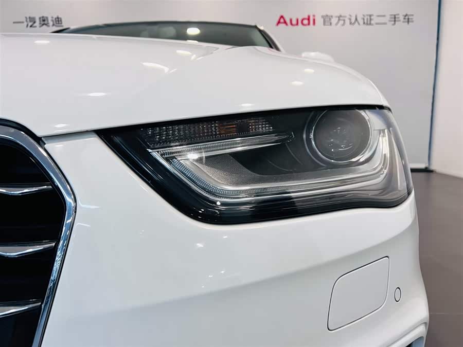 Audi Q3 2019 car image #14