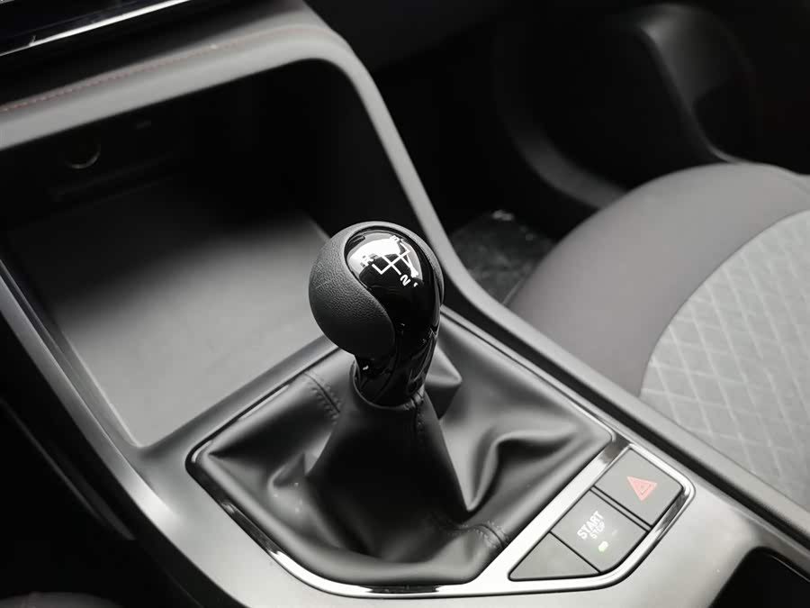 Roewe i5 2024 car image #14