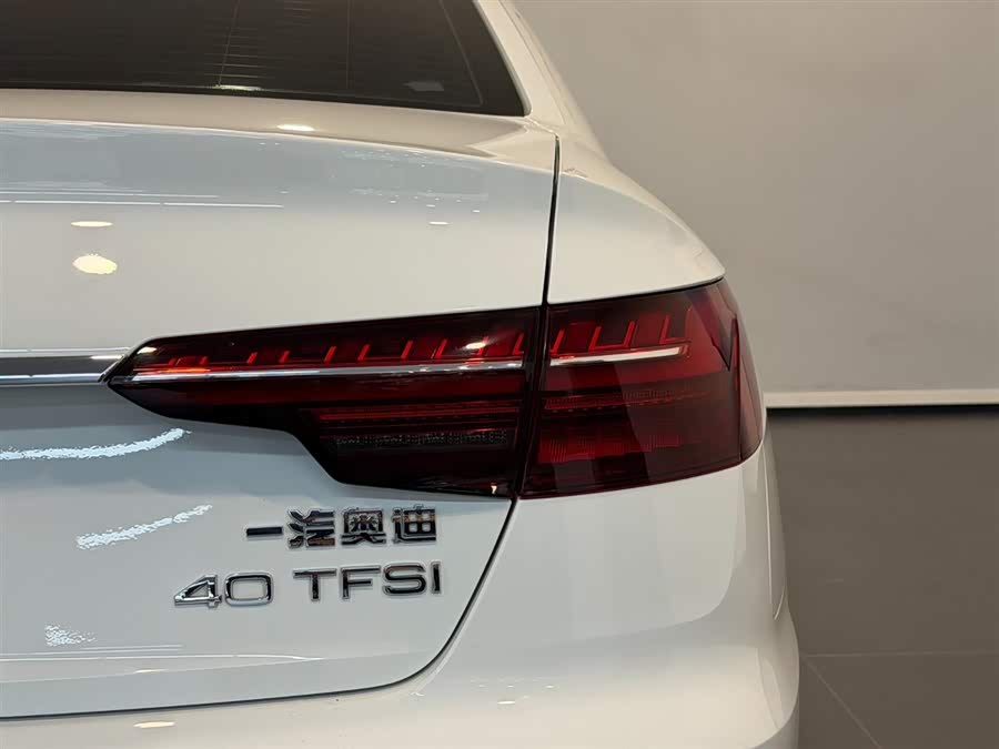 Audi A4L 2023 car image #14