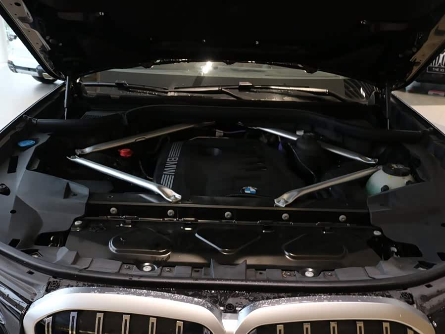 BMW X7 2025 car image #14