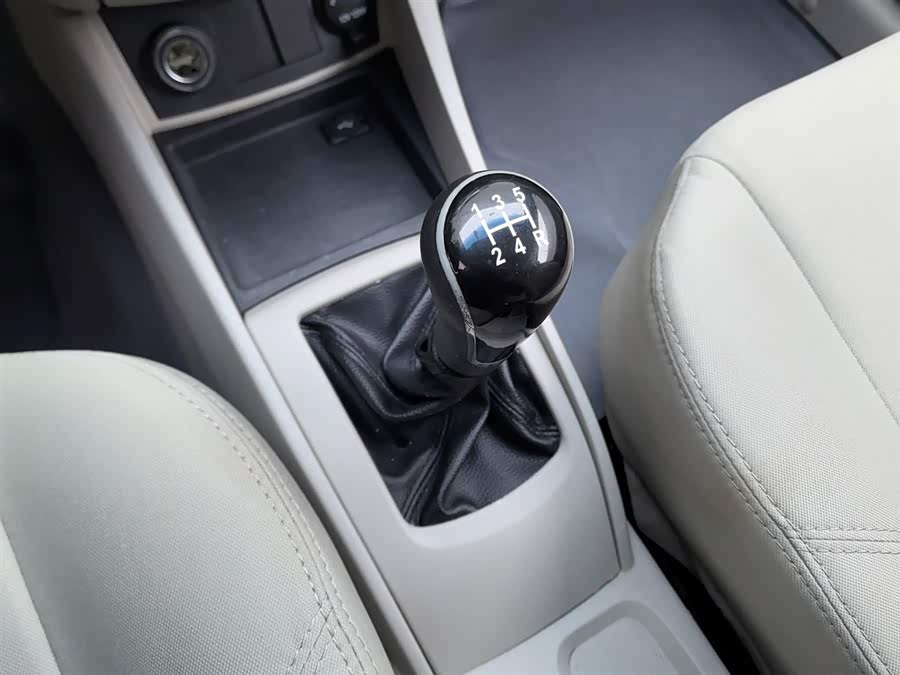 Changan Alsvin V5 2014 #14 Changan Alsvin V5 2014 car image #14