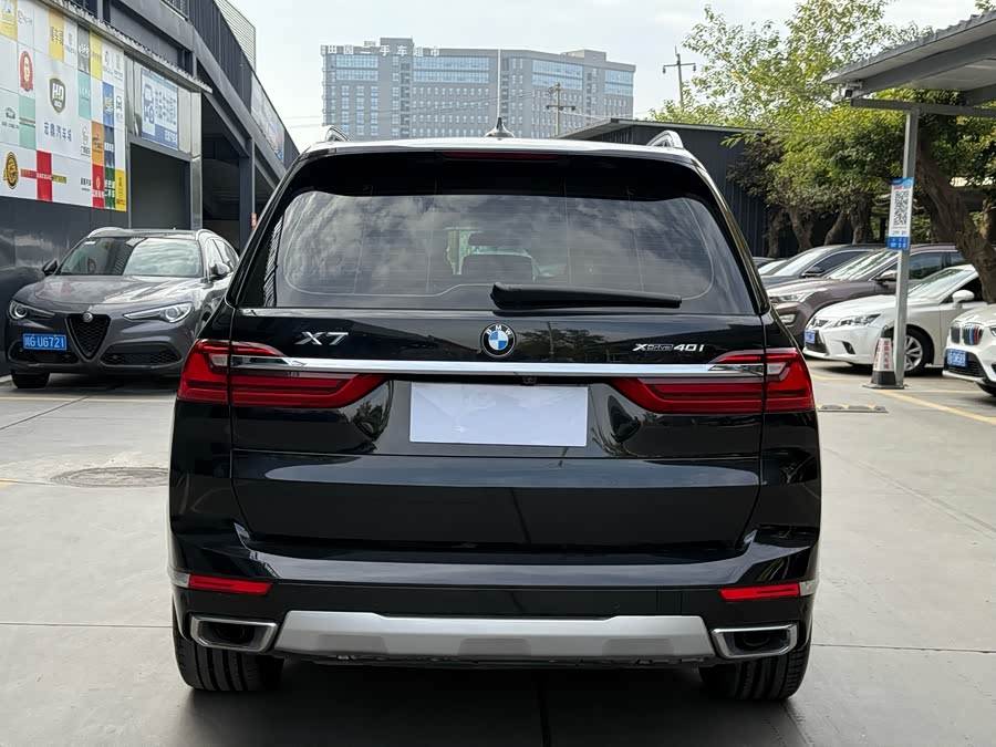 BMW X7 2020 car image #14