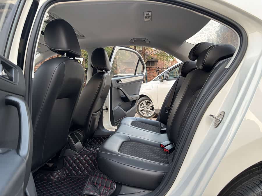 Skoda Rapid 2018 imagen de coche #14