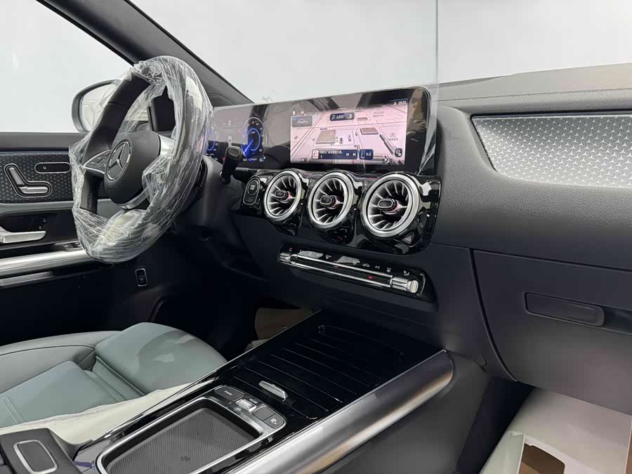 Mercedes-Benz EQA Class 2025 صورة سيارة #14