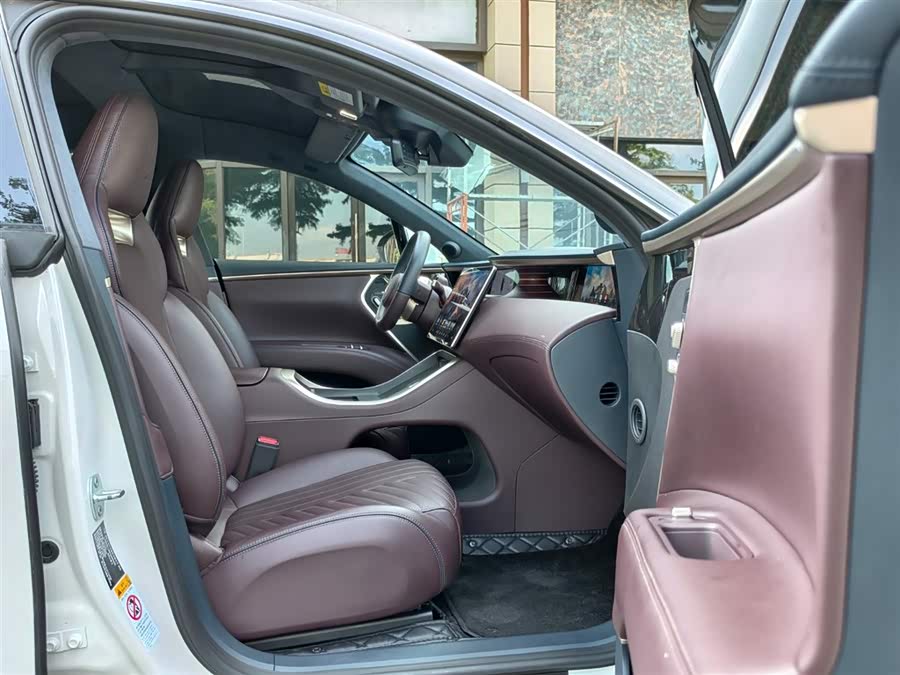 Avatr 11 2024 car image #14