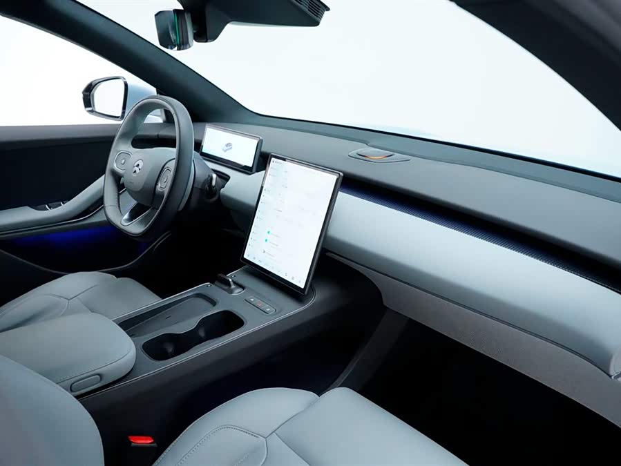 NIO ET5 2025 car image #14