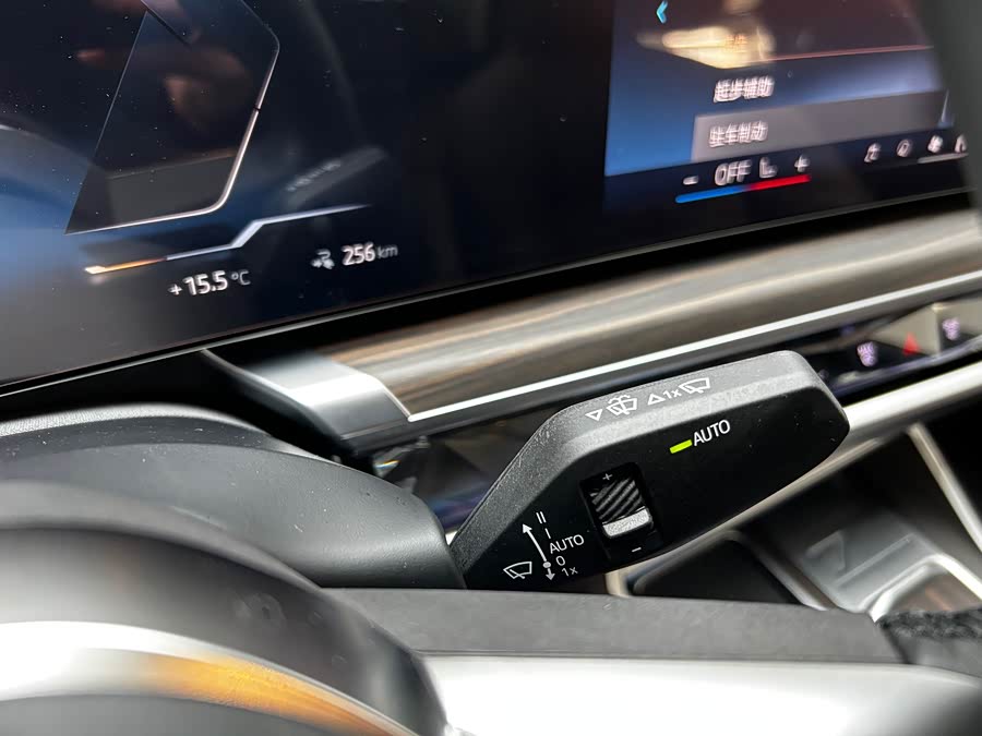 BMW i7 2023 صورة سيارة #14