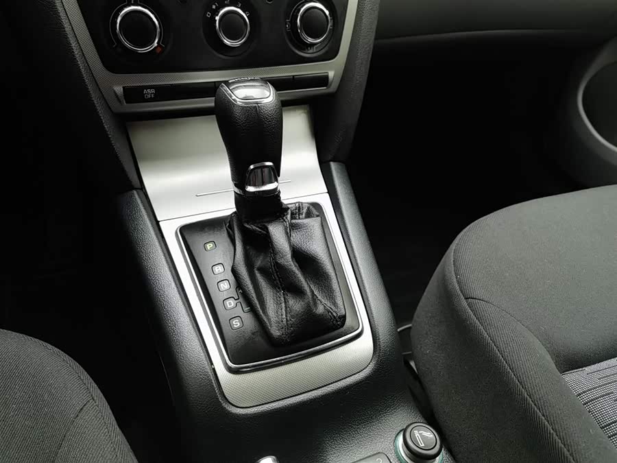 Skoda Octavia 2013 car image #14