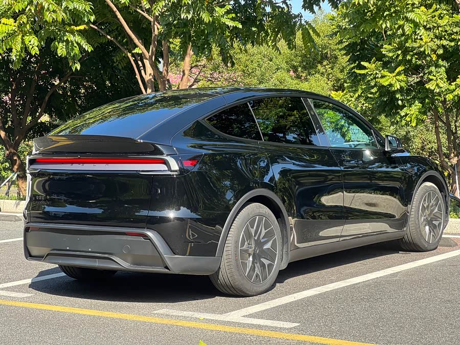 特斯拉 Model Y L 2025 汽车图片 #14