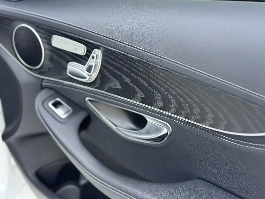 Mercedes-Benz C Class 2016 car image #14