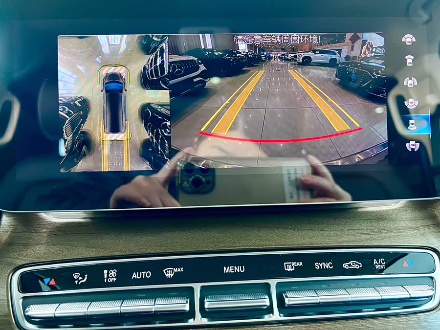 Mercedes-Benz V Class 2023 immagine di auto #14