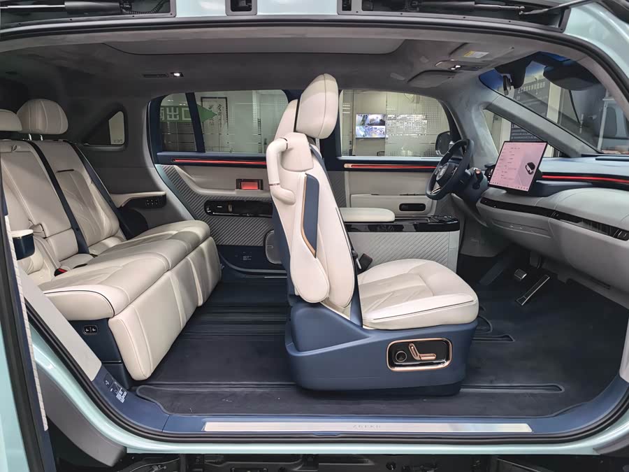 极氪 极氪MIX 2024 汽车图片 #14